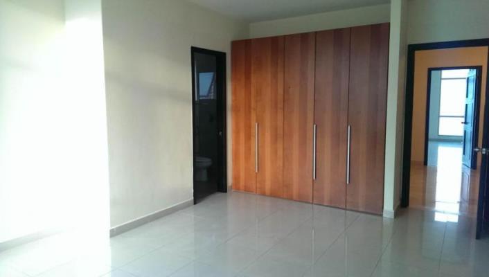 Pacific Point Torre 300, Área Metropolitana