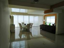 H2O on the ocean Avenida Balboa, Panamá