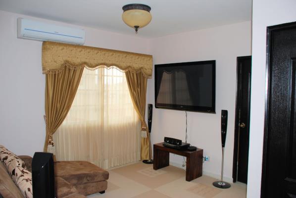 Villa Valencia, Juan Diaz