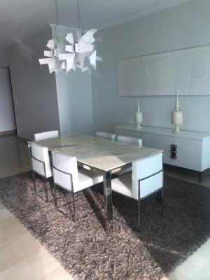 Pacific Village, Área Metropolitana