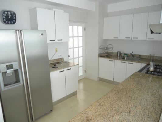 Grand Bay Tower, Área Metropolitana