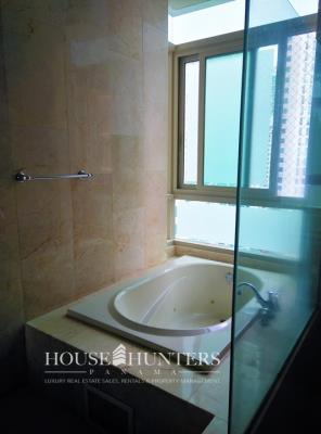 Pacific Point Torre 300, Área Metropolitana