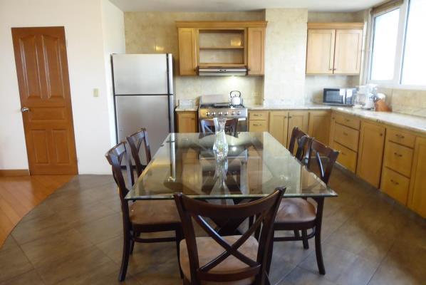 La Gaviota , Avenida Balboa