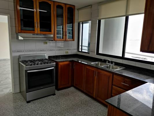 Los Delfines, Área Metropolitana