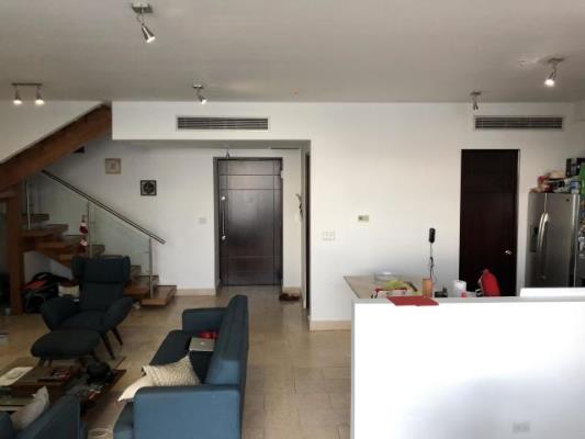 Pacific Village, Área Metropolitana