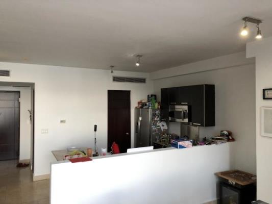 Pacific Village, Área Metropolitana