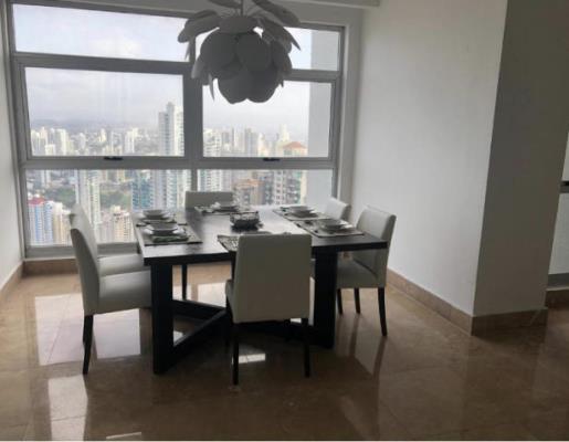 Q Tower , apartamento