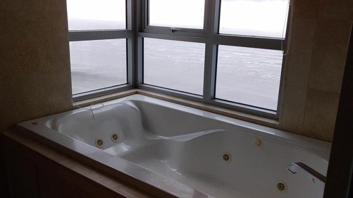 Ten Tower, Área Metropolitana