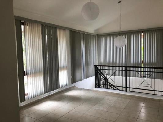 Camino de cruces, casa