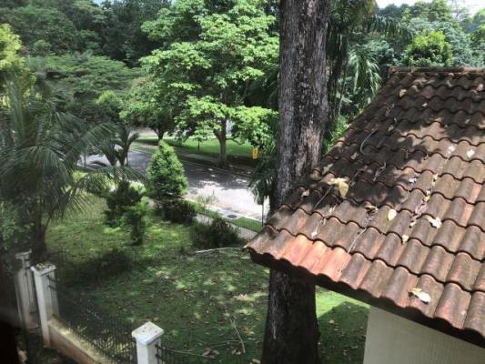 Camino de cruces, casa