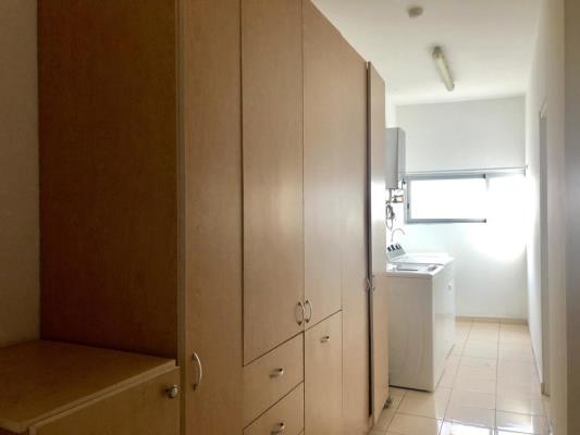 Bayside Condominium, Área Metropolitana