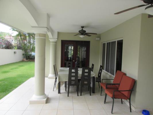 Costa Azul, Área Metropolitana