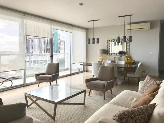 Q Tower , apartamento