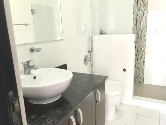 Q Tower , apartamento