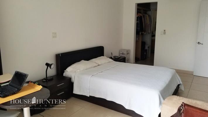 Oasis on the Bay, Área Metropolitana