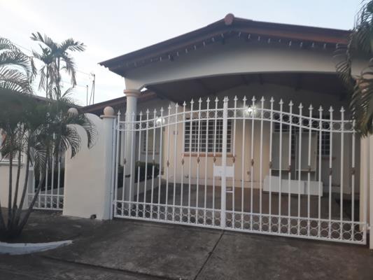 Brisas del Golf Panamá, Rufina Alfaro