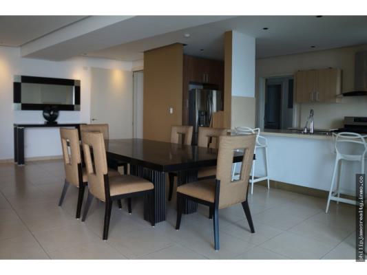 Oasis on the Bay, Área Metropolitana