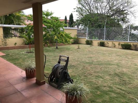 Alta Vista Brisas del golf, Rufina Alfaro