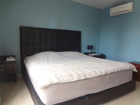 Sophia Tower, Obarrio