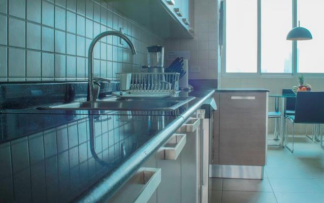 Pacific Village, Área Metropolitana