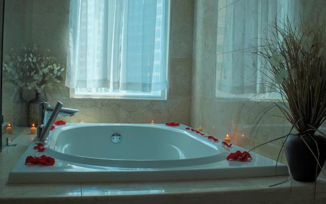 Pacific Village, Área Metropolitana