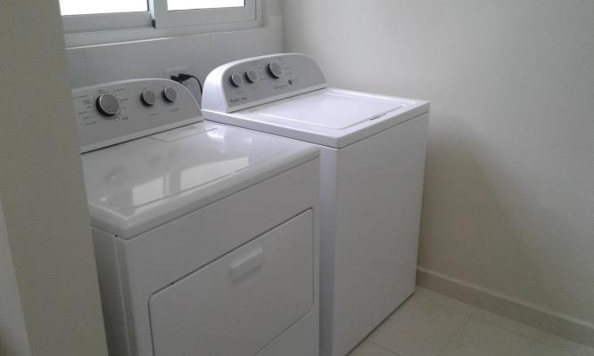 Torres de Versalles, Juan Diaz