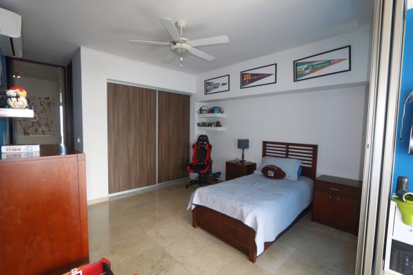 Aqualina, Punta Pacifica