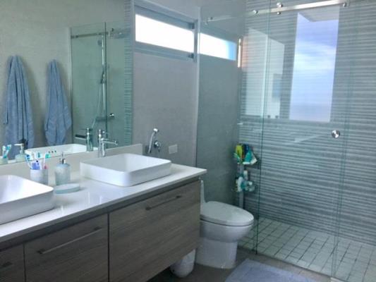 Bayside Condominium, Área Metropolitana