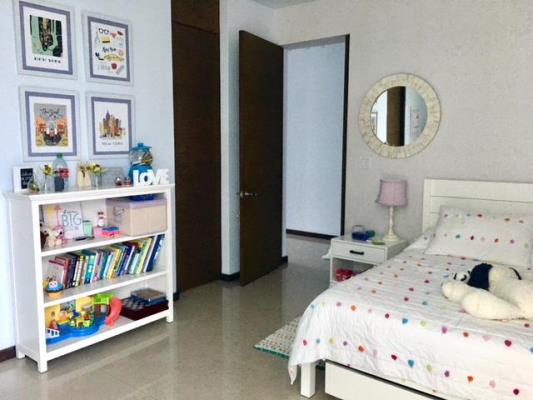 Bayside Condominium, Área Metropolitana