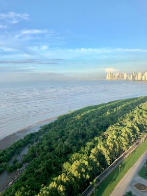 Bayside Condominium, Área Metropolitana