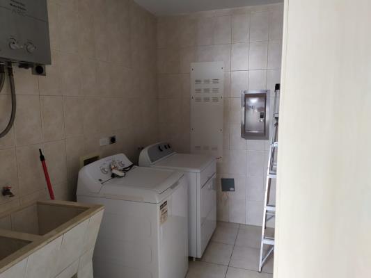 Pacific Point Torre 300, Área Metropolitana