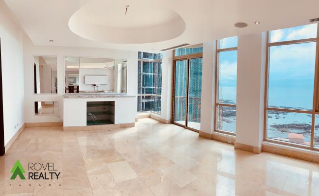 Pacific Point Torre 300, Área Metropolitana