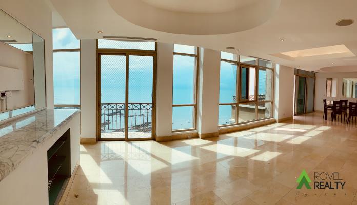 Pacific Point Torre 300, Área Metropolitana