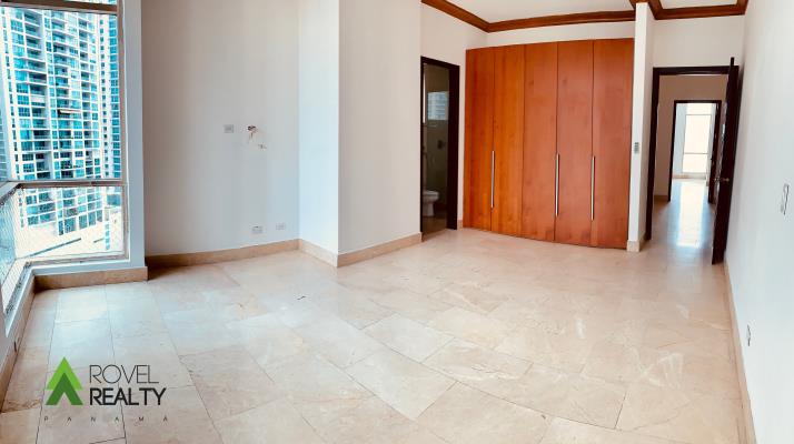 Pacific Point Torre 300, Área Metropolitana