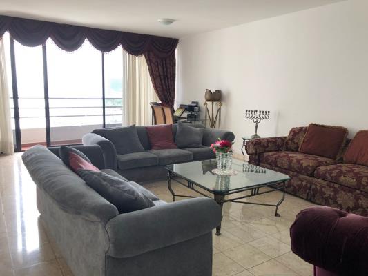 Los Delfines, Área Metropolitana