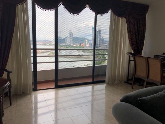 Los Delfines, Avenida Balboa