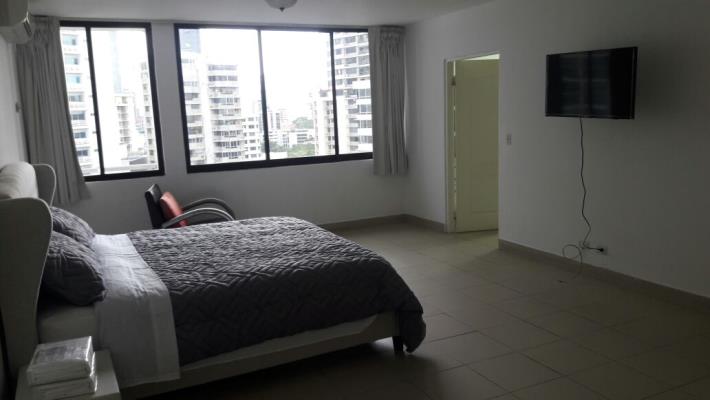 Los Delfines, Área Metropolitana