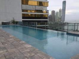 Waters on the bay Avenida Balboa, Panamá