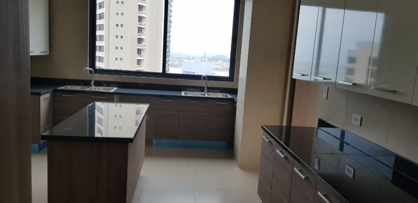 Deluxe Residence, Área Metropolitana