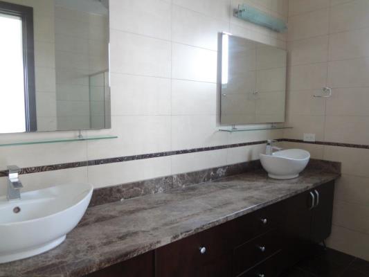 Titanium, Área Metropolitana