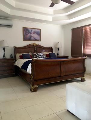 Costa Bay, Área Metropolitana