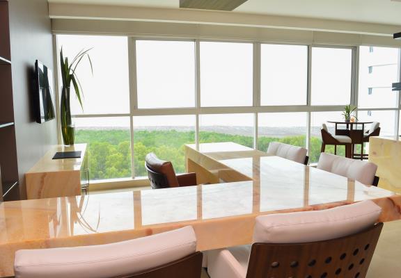 Zeus, Costa del Este