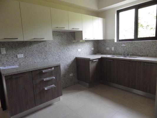 Embassy  Village, apartamento