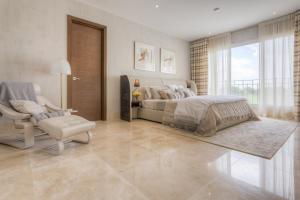 The Reserve, Juan Diaz