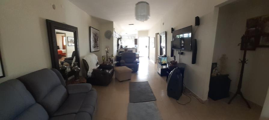 Hacienda Los Calderones, Puerto Caimito