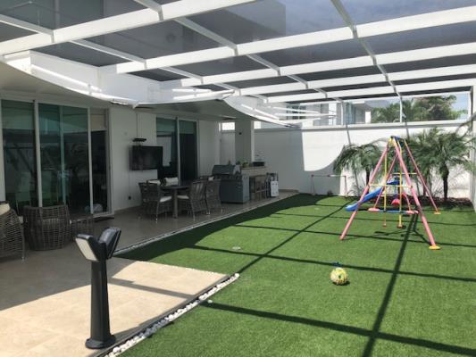 Costa Esmeralda, casa