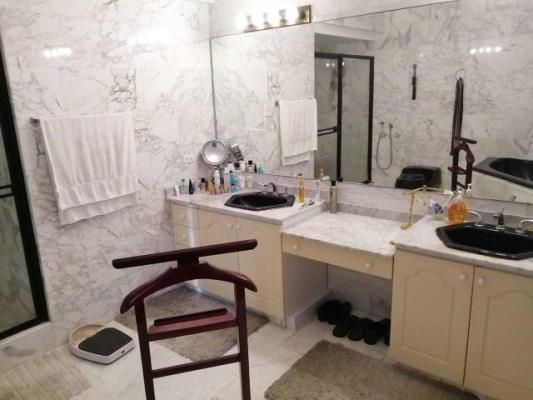 Plaza Miramar, Avenida Balboa