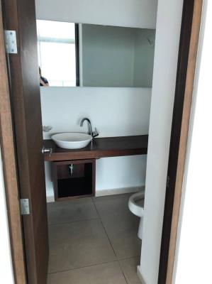 Bayside Condominium, Área Metropolitana