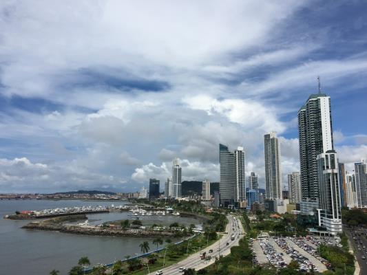 Yacht Club, Área Metropolitana