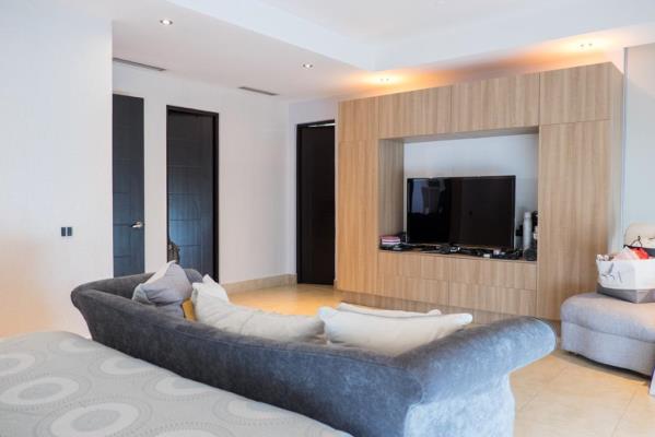 Ten Tower, Área Metropolitana